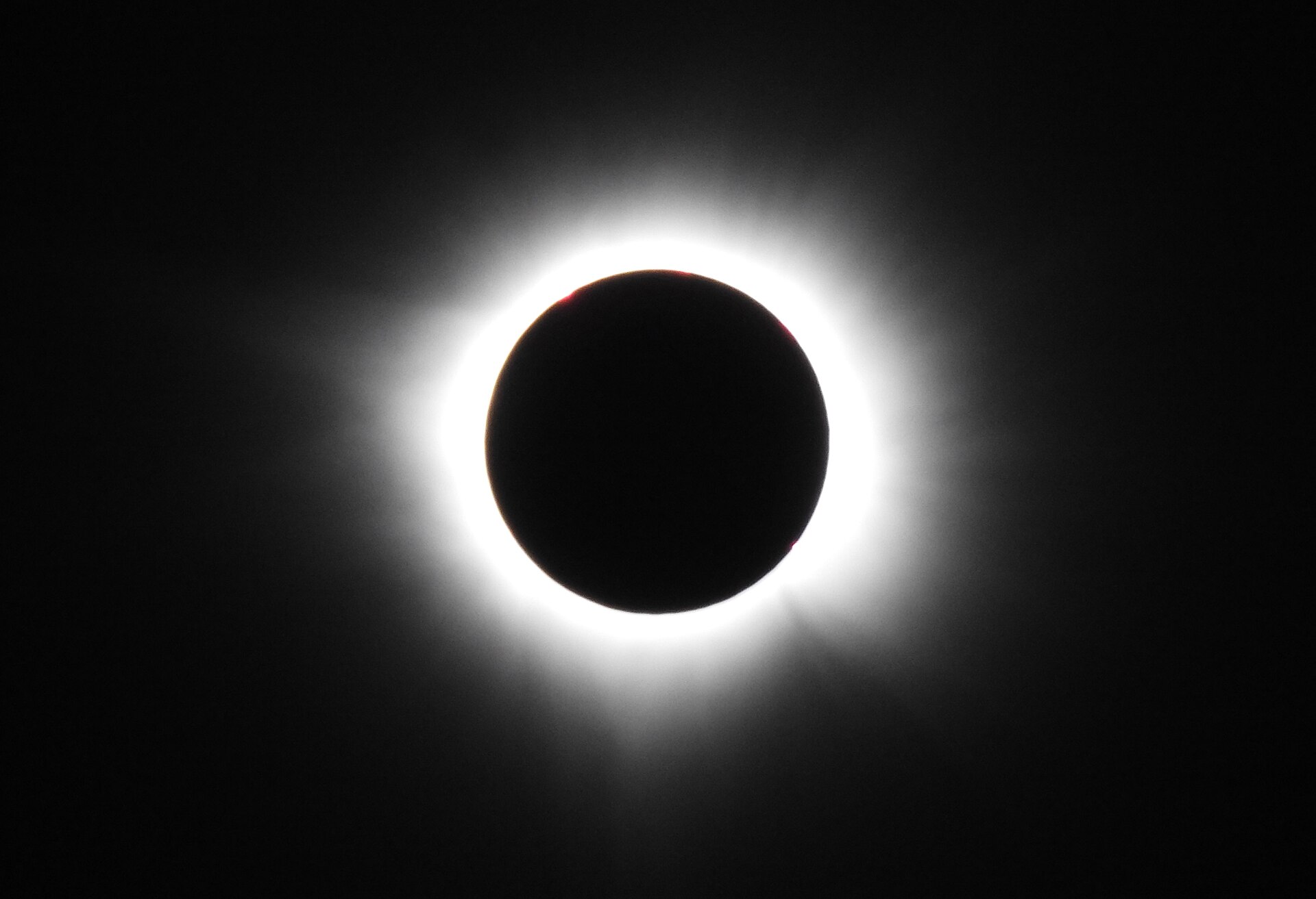 Coroa solar durante o eclipse solar total
